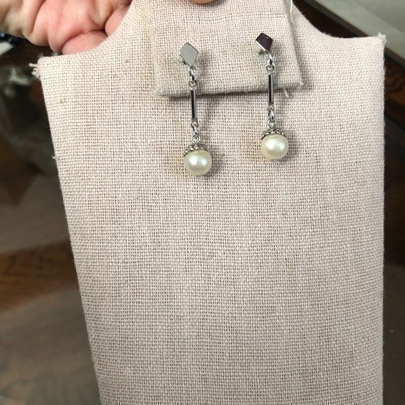 Vintage Drop Pearl Earrings - Picture 1 of 3